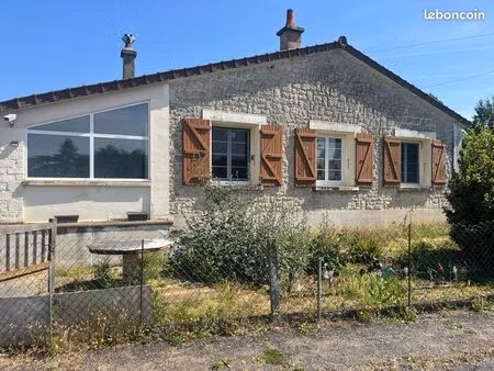 maison f4 à vendre buxerolles avec véranda  cave et grenier aménageable avec grand jardin.
