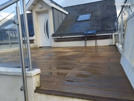 f2 avec grande terrasse piste sans frais d'agence