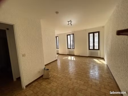 studio 1 pièce 28 m²