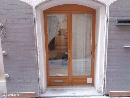 loue très grand studio 36m2