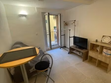 jolie petit studio avec balcon