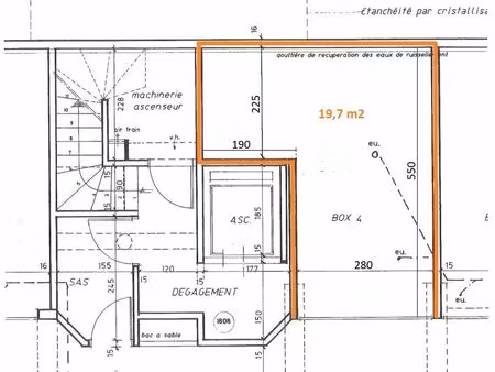 vends garage fermé 20m2  39900e proche palais des sports st-raphael