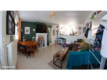 loue maison de ville 77m² non meublée