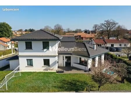 propriété 8 pièces 272 m²