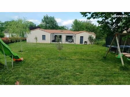 maison contemporaine de plain pied 2022 – dpe a – 5 chambres et un bureau – terrain 860 m²