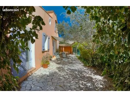 grande maison à deux pas de la nature et du village