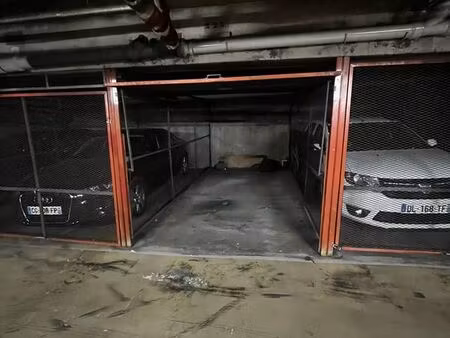 parking/box 13 m² paris 09