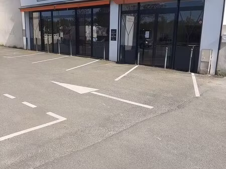 location local commercial