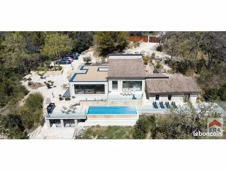 propriété 7 pièces 200 m²