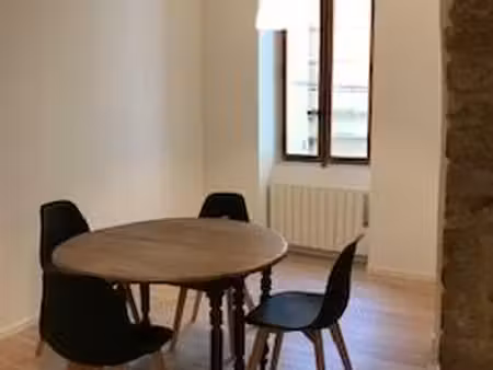 location maison de village en duplex à cucuron