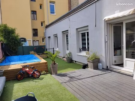 appartement 1 chambre + bureau avec terrasse et petite piscine