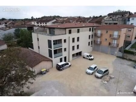 garage simple fermé dans résidence sécurisée