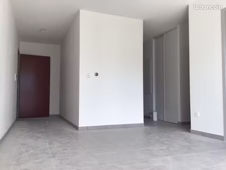 t2 de 42 m² fac de médecine + 1 place de parking