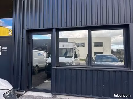 bureau + dépôt à louer
