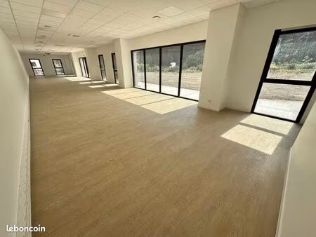 bureaux 150 m²