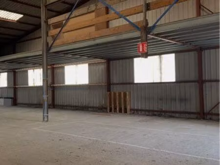 entrepôt 400 m2