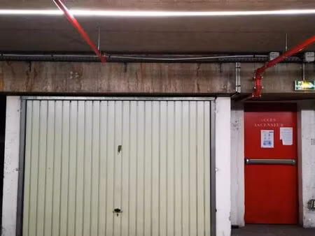 garage/box 14 m² paris