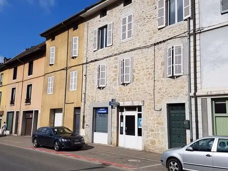 local tres bien place a 10 km amberieu en bugey