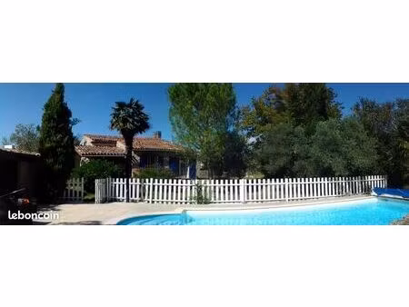 location d'une maison avec jardin et piscine en campagne