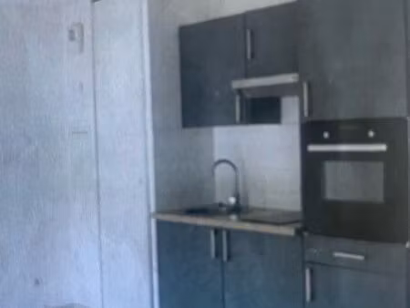 loue studio meublé amiens 33mètres carrés 500 . charges comprises sauf edf