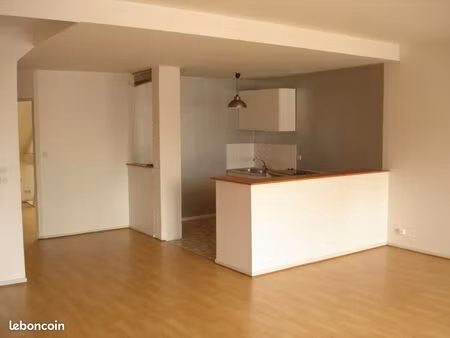 appartement t4 duplex 117m2 centre ville saint quentin (eau incluse)