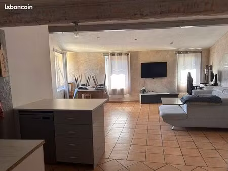 à vendre – appartement en maison de village