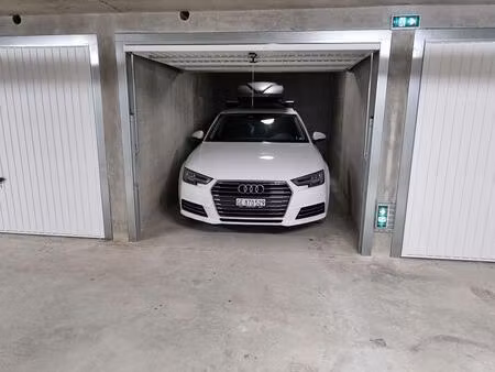 box fermé a louer dans résidence sécurisée - ferney voltaire frontière