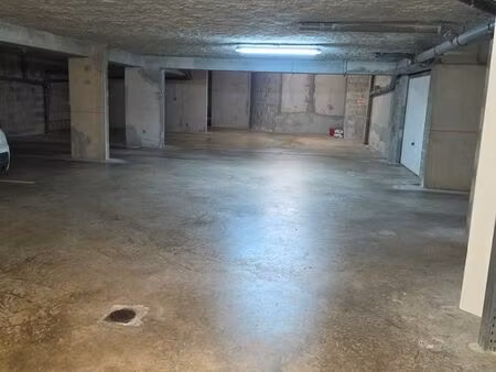 parking/box proche mairie limoges