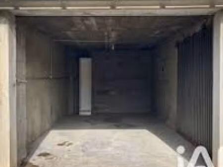 garage / box