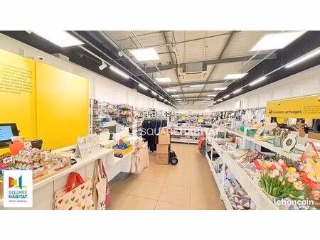 local opticien 580 m²