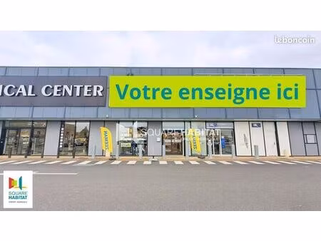 local opticien 780 m²