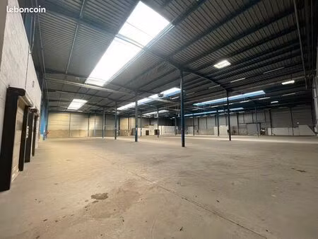 local d'activité 3 266 m²