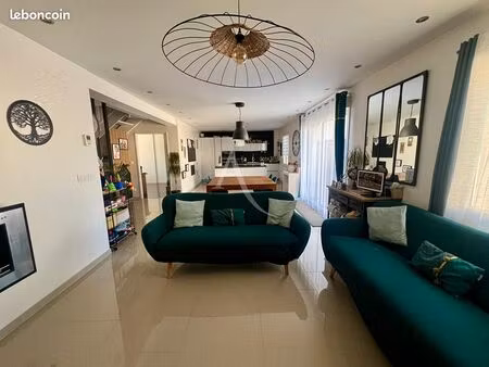 maison 7 pièces 147 m²