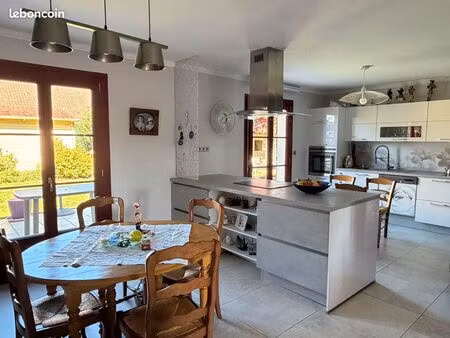 pavillon roye 192m²