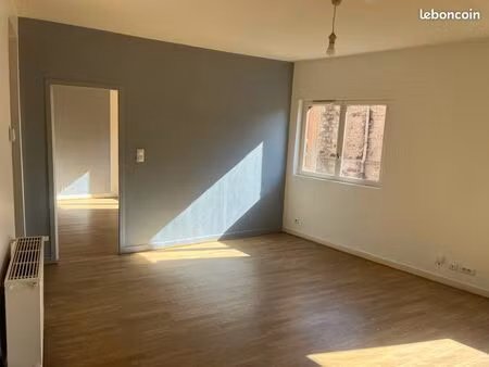 t2 55m2 place gambetta