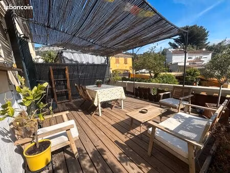 t2 avec terrasse  jardin privatif et stationnement