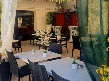 bar restaurant