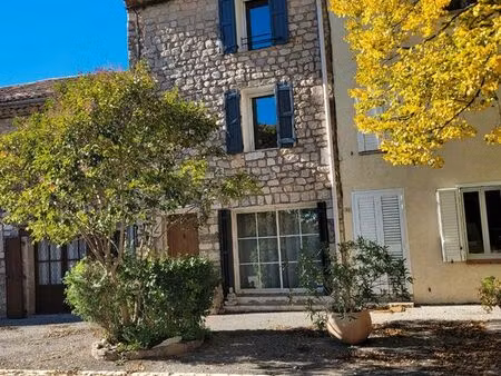 maison de village en pierre