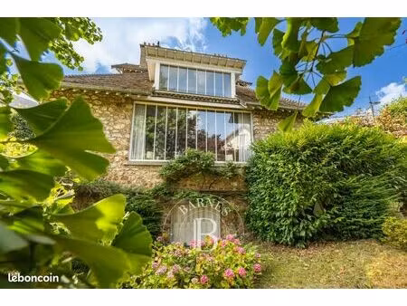 maison 12 pièces 275 m²
