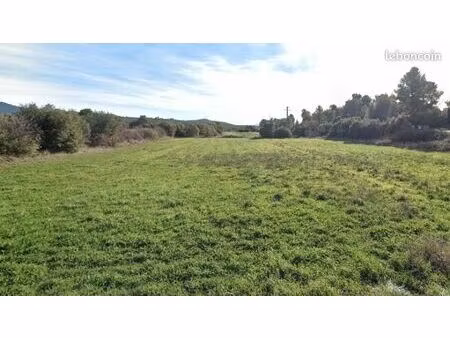 terrain 1 200 m² aups