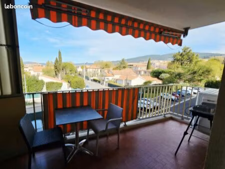 t3 traversant lumineux entièrement renové + parking