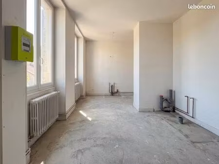 plateau à aménager – intérieur pentagone