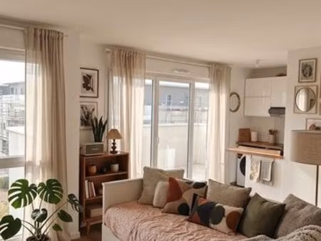 studio meublé récent – 29 m² + balcon + parking