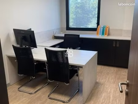 bureau 70 m²