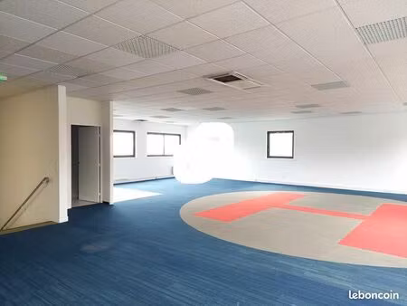 bureaux 197 m²