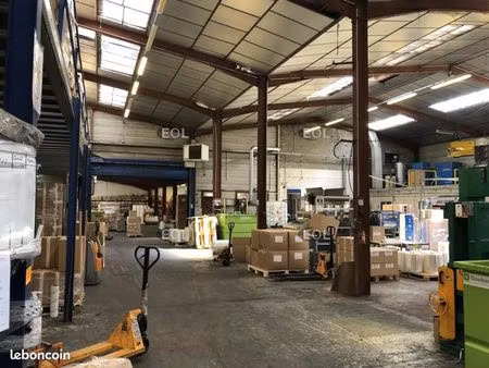 local bureaux 3 900 m²