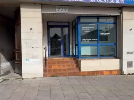 à louer – local commercial ou bureaux rénovés palce des terreaux 01200 belley 225m² - 899 
