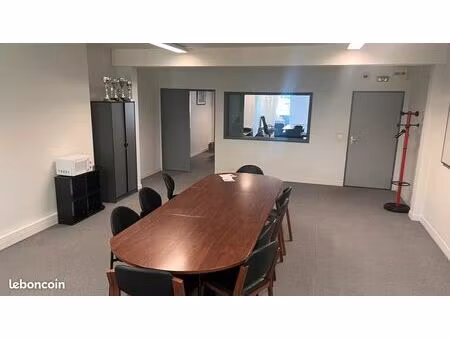 à vendre – local professionnel / commercial à bois-d’arcy au rdc (la croix bonnet)