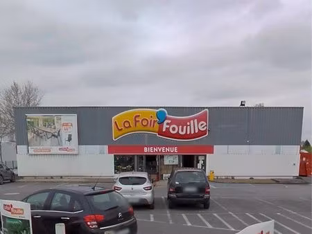 location local commercial