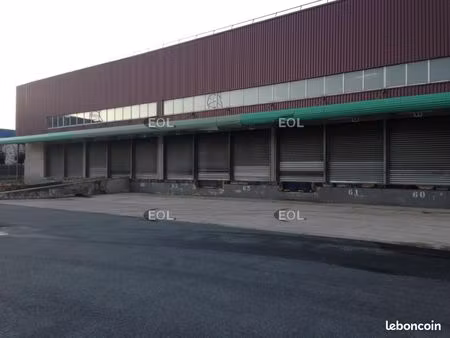 local logistique 1 325 m²